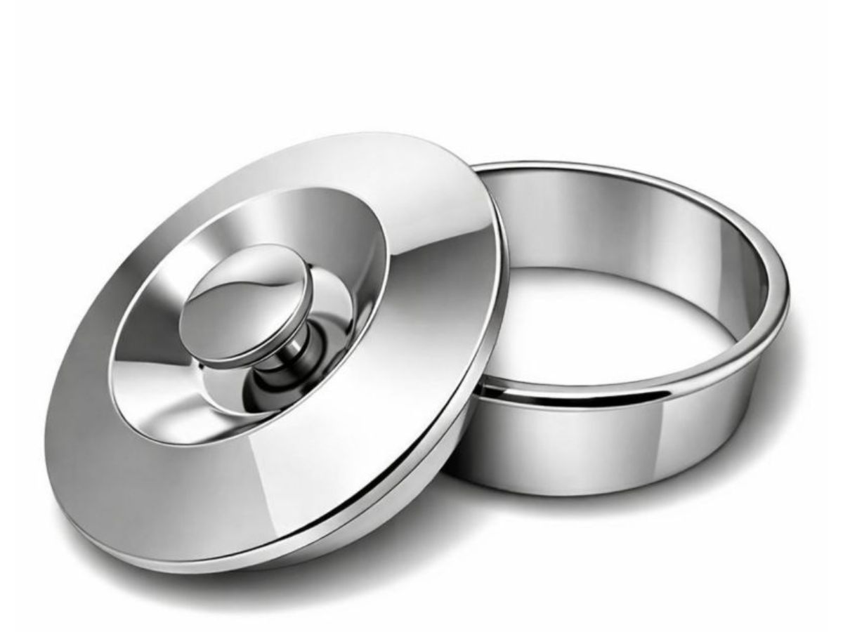 Carapina per gelato artigianale nel banco a pozzetto