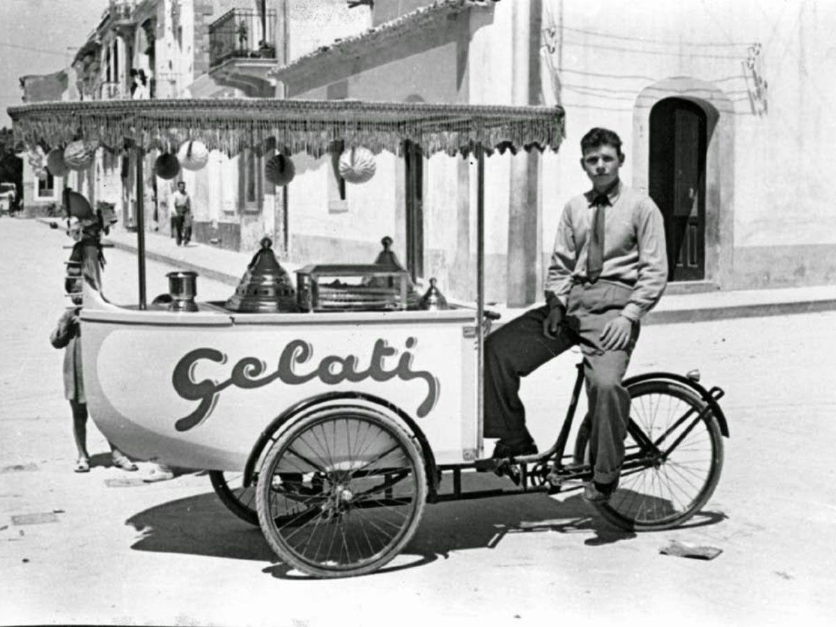 Carrettino vintage per la vendita del gelato artigianale
